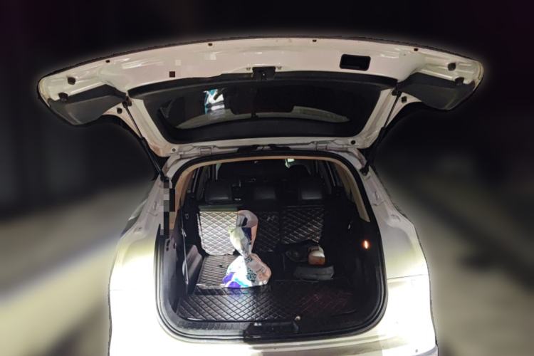 Used Dongfeng Fengon 580 2016 1.5T Manual Luxury Edition Trunk