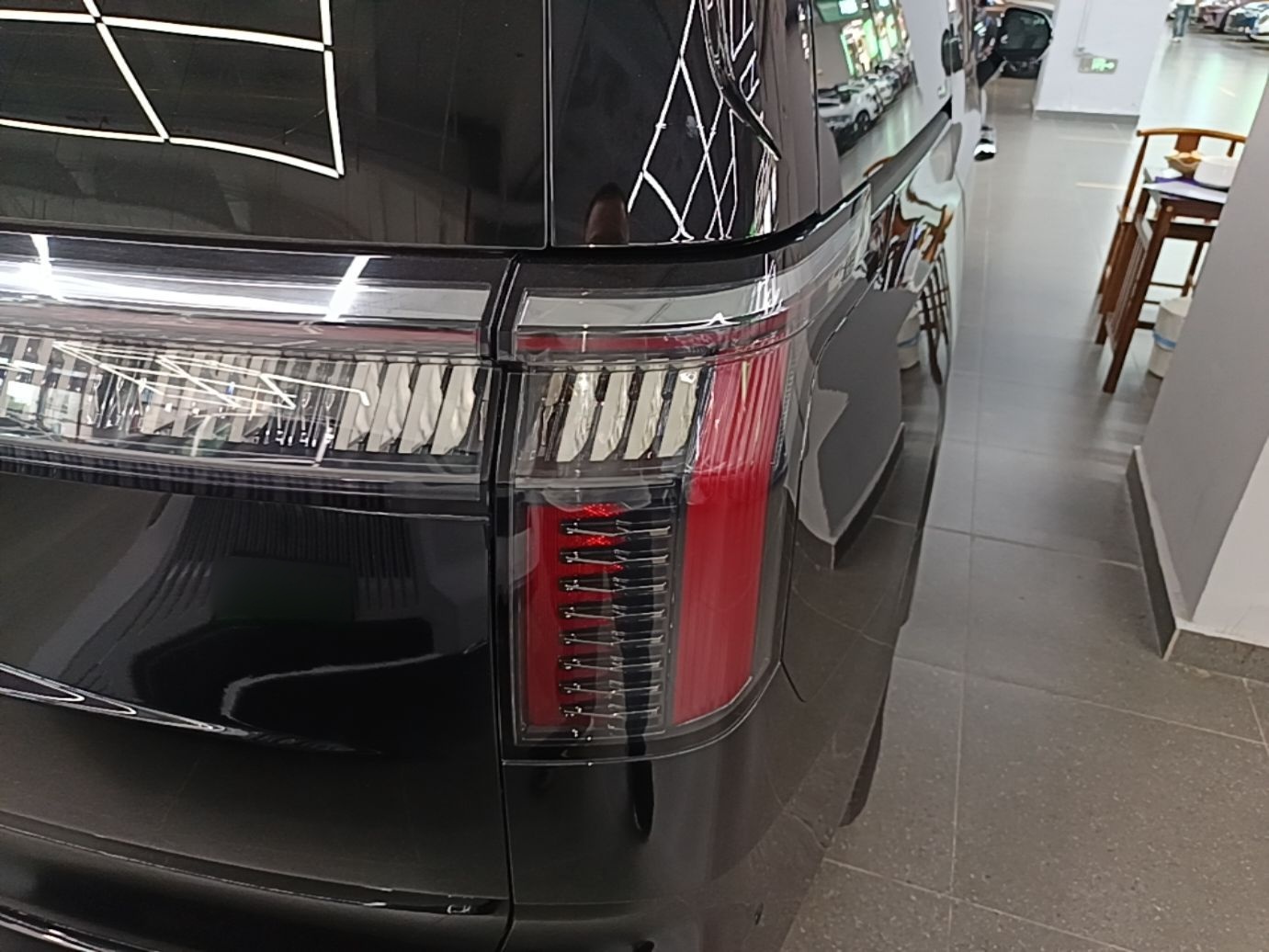 Zeekr 009 2024 7-Seater Walk-Through Version Four-Wheel Drive 108 kWh — снимка 9