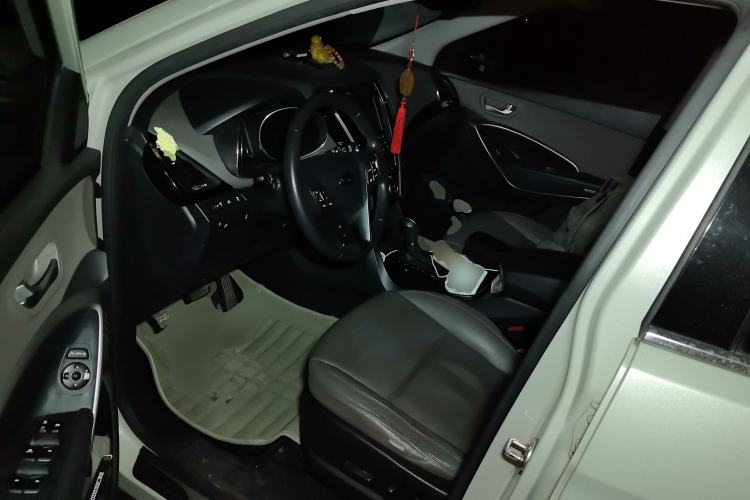 Used Hyundai Santa Fe Classic 2013 3.0L 4x4 Comfort Edition with Navigation 7 Seats Euro IV Driver Seat