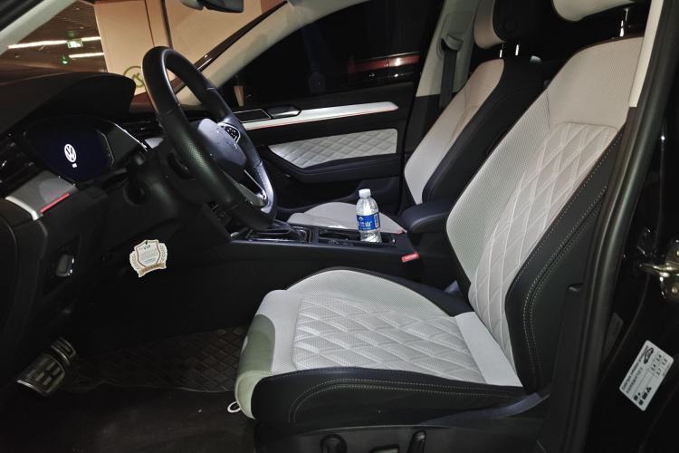 Used Volkswagen Magotan 2023 2 Million Units Commemorative Edition 330TSI DSG Luxury Version Left Front Seat