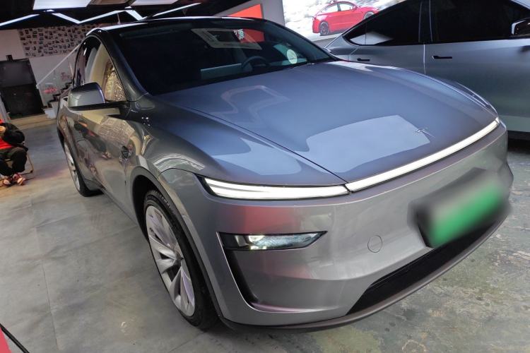 Used Tesla Model Y 2025 Rear-Wheel-Drive Version Front Right 45 Deg