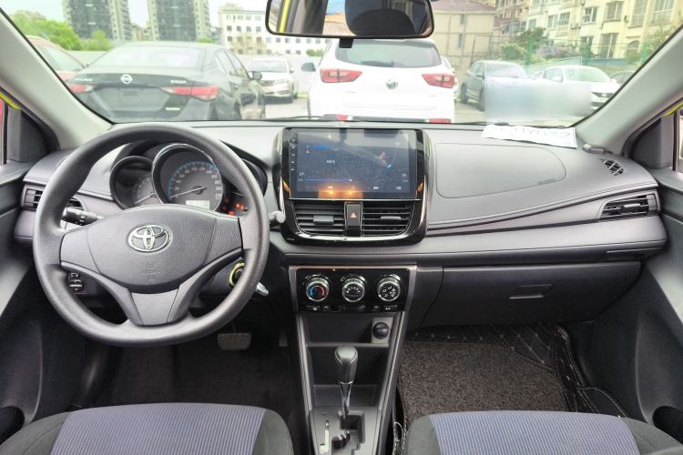 Used Toyota YARiS L Zhi Xuan 2016 Revised 1.5E CVT Charming Edition Center Console