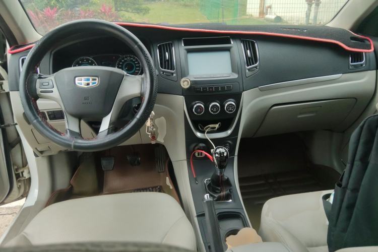Used Geely Auto Vision 2015 1.5L Manual Elite Model Center Console