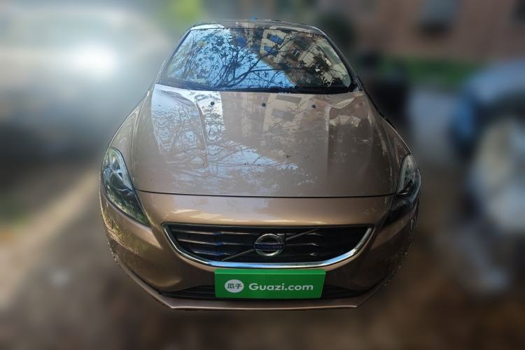 Used Volvo V40 2015 1.6T Zhiyi Edition
