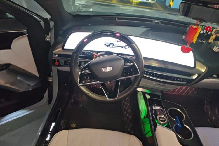 Used Cadillac LYRIQ 2022 Rear-Drive Long-Range Luxury Edition Steering Wheel