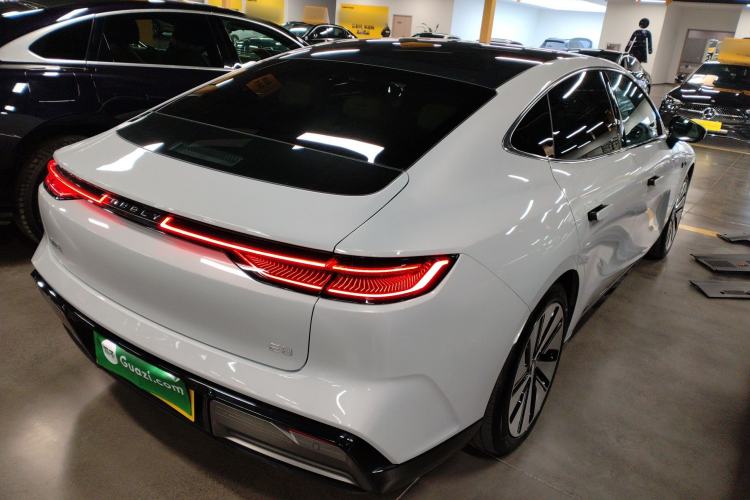 Used Geely Galaxy E8 2024 665 km Range Rear-Drive Starship Long-Range Version