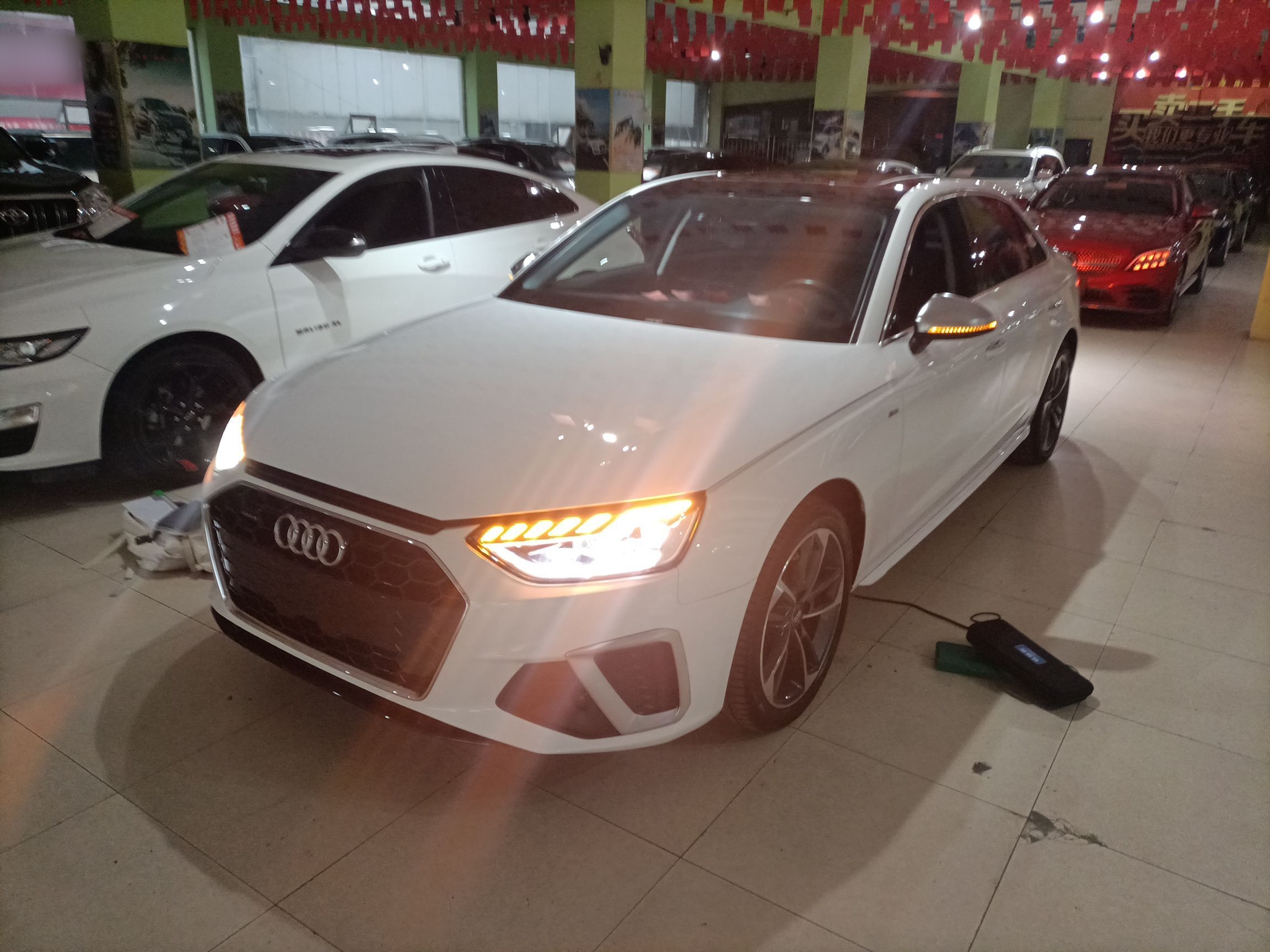 تحت مقدمة السيارة