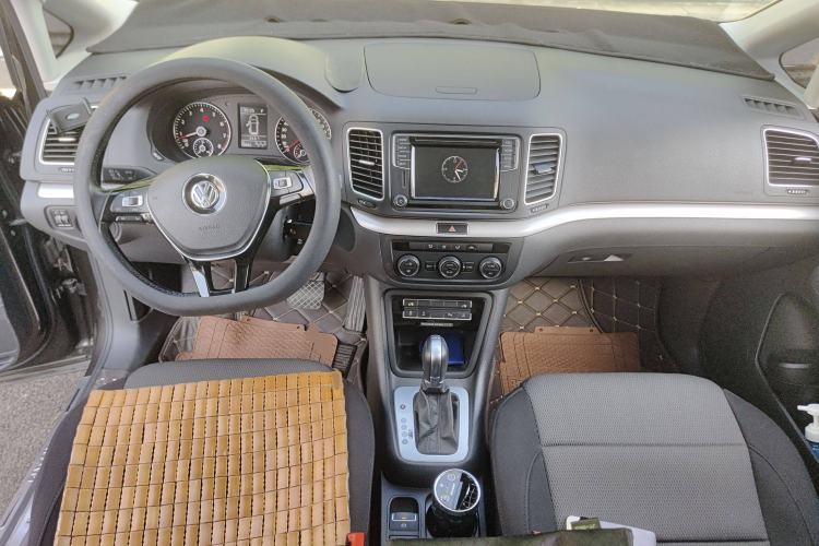 Used Volkswagen Sharan 2016 380TSI Comfort Edition 7-Seater Center Console