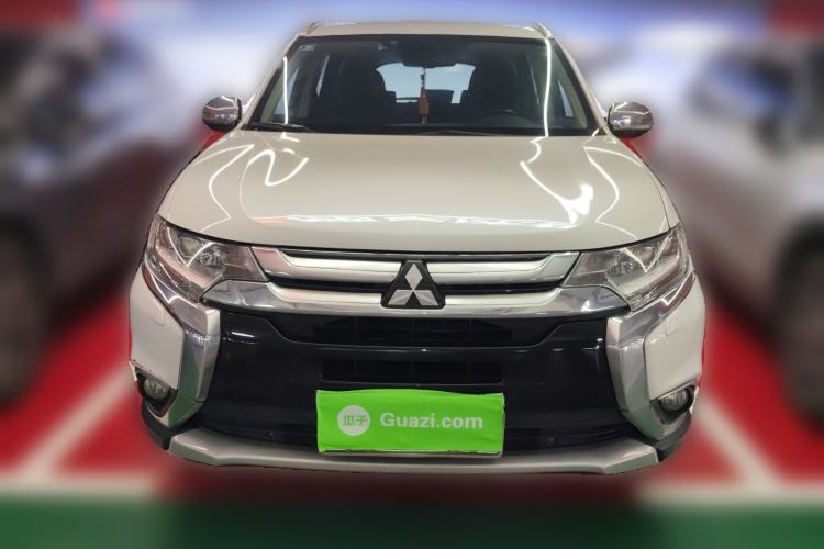 Used Mitsubishi Outlander 2016 2.4L 4x4 Elite Edition 7-Seater Front