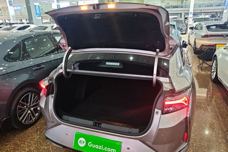 Used Dongfeng Aeolus Yixuan 2021 230T Automatic Chasing Shadow Edition Trunk