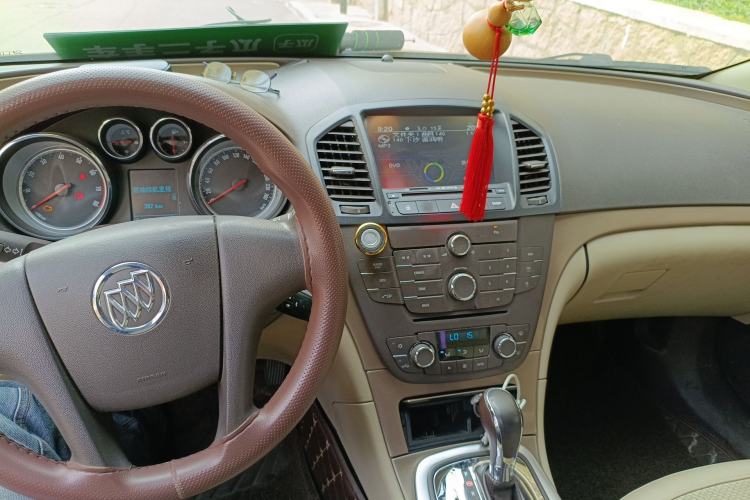 Used Buick Regal 2011 2.0L Comfort Edition Center Console