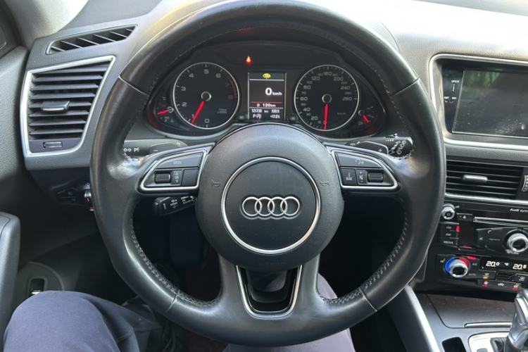 Used Audi Q5 2017 40 TFSI Technology Edition Steering Wheel