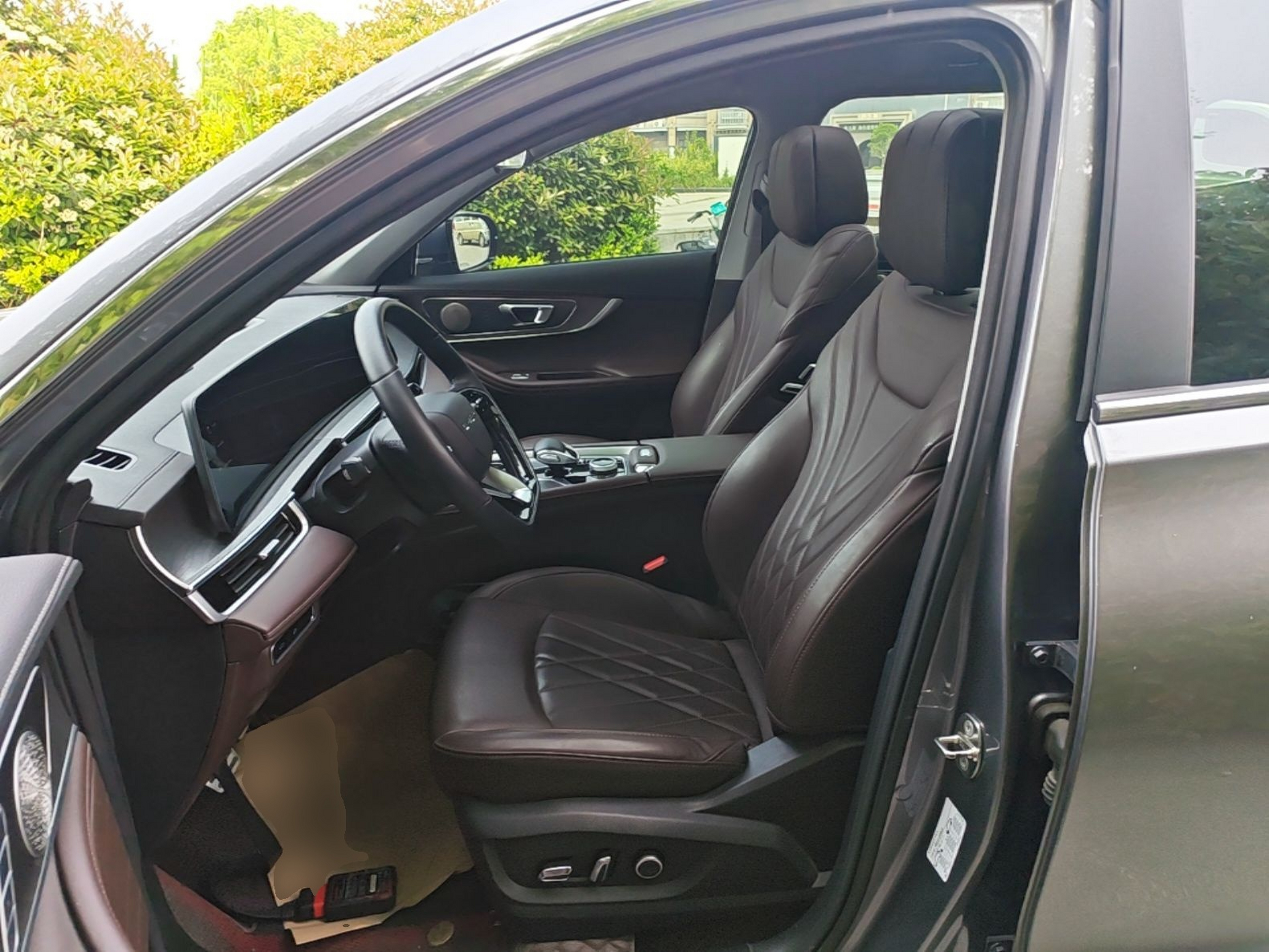 Переднее сиденье в автомобиле