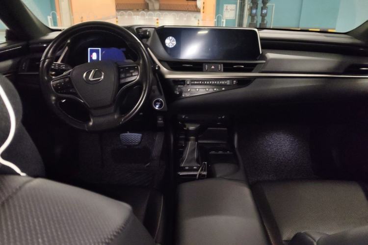 Used Lexus ES 2018 300h Premier Edition China VI Standard