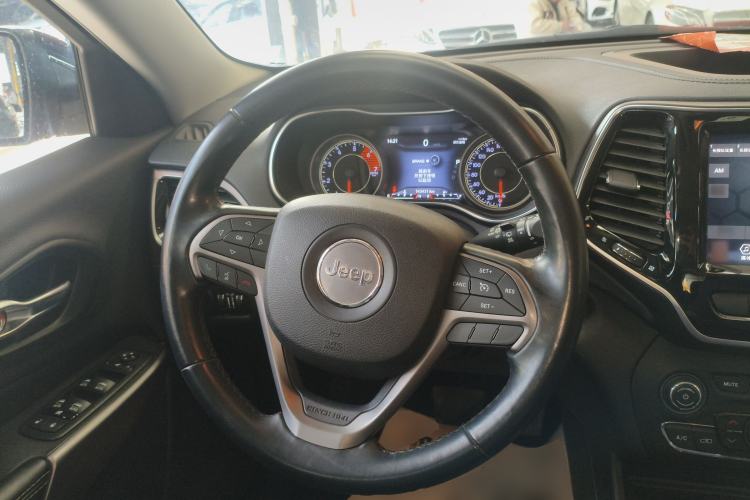 Used Jeep Cherokee 2019 2.0T Two-Wheel Drive Smart Enjoyment Version China VI