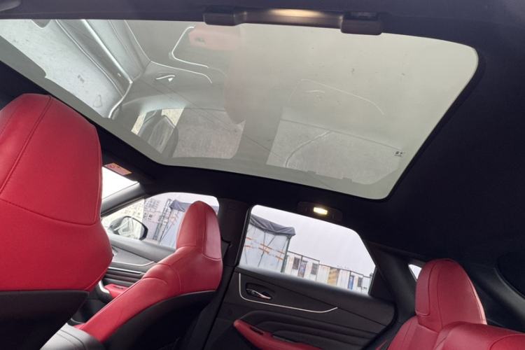 Used Venucia V 2022 260T Black Horse Edition · Idol