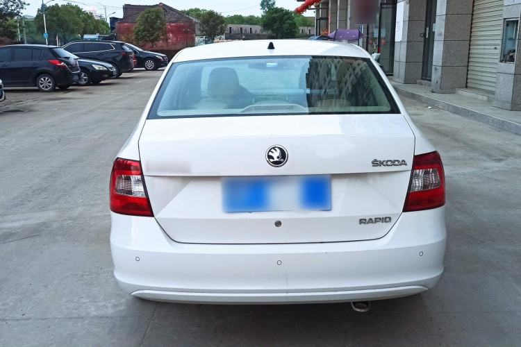 Used Skoda Rapid 2015 1.6L Automatic Smart Selection Model Exterior 6