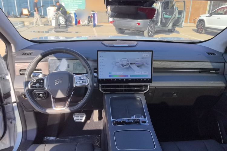 Used JETOUR Shanhai L9 2025 1.5TD 2DHT Flagship Edition 6 Seats Center Console