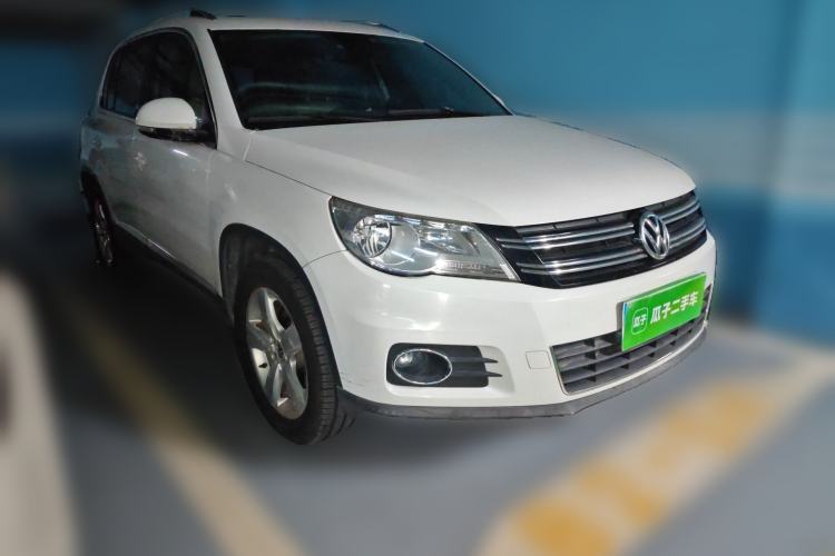 Used Volkswagen Tiguan 2010 1.8TSI Automatic All-Wheel-Drive Elite Edition Front Right 45 Deg