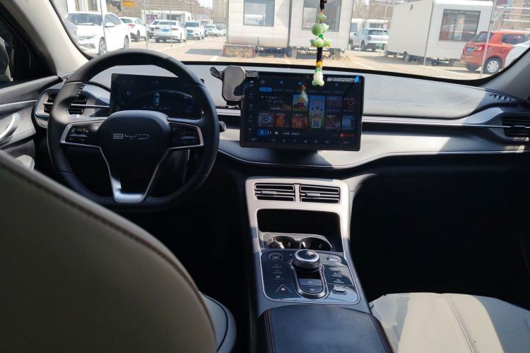 Used BYD Destroyer 05 2024 HONOR Edition DM-i 55KM Luxury Model Center Console