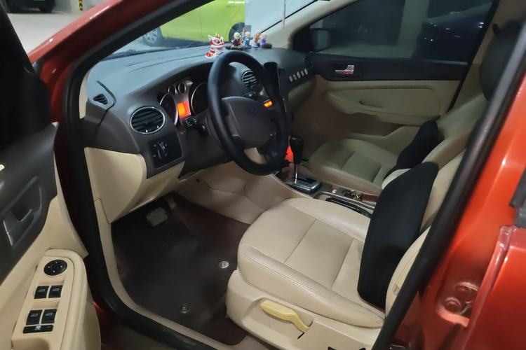 Used Ford Focus 2012 Hatchback Classic 1.8L Automatic Fashion Edition
