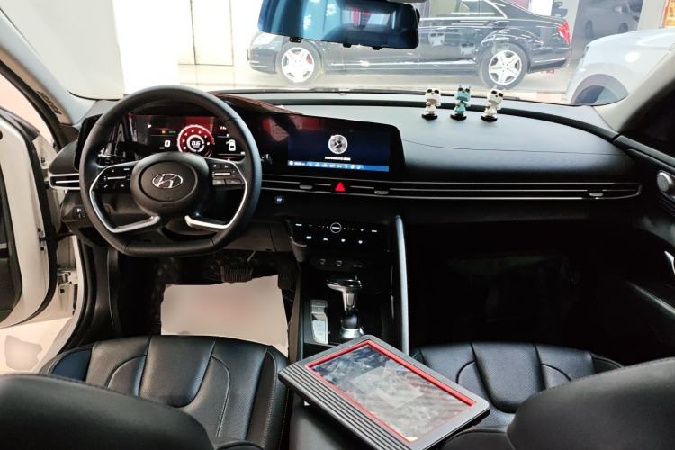 Used Hyundai Elantra 2022 1.5L CVT LUX Prestige Edition
