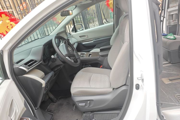 Used Toyota SIENNA 2023 2.5L Hybrid Comfort Edition Left Front Seat