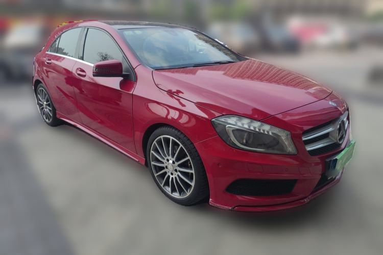 Used Mercedes-Benz A-Class 2015 A 200 Sport Edition Front Right 45 Deg