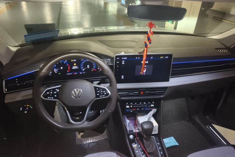 Used Volkswagen Tiguan L 2022 330TSI Automatic Two-Wheel Drive R-Line Flagship Edition Center Console