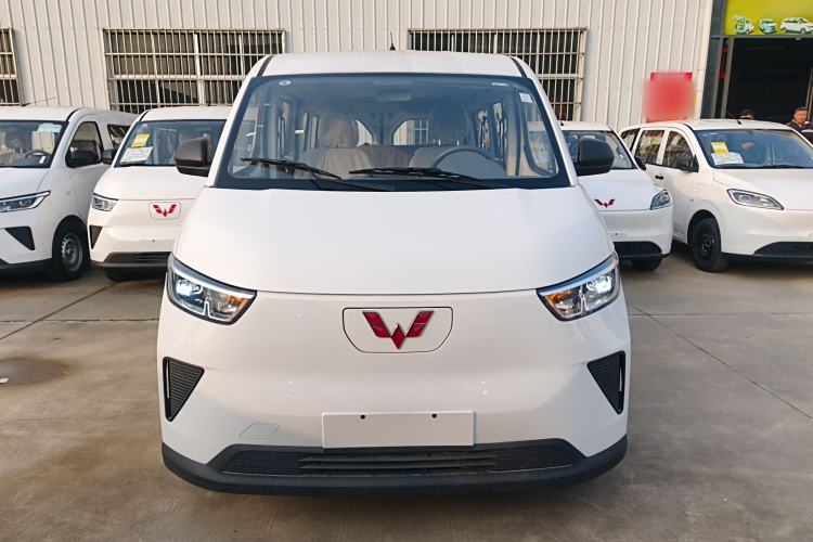 Used Wuling Yangguang 2024 300KM Comfort Version Passenger Van 75kW