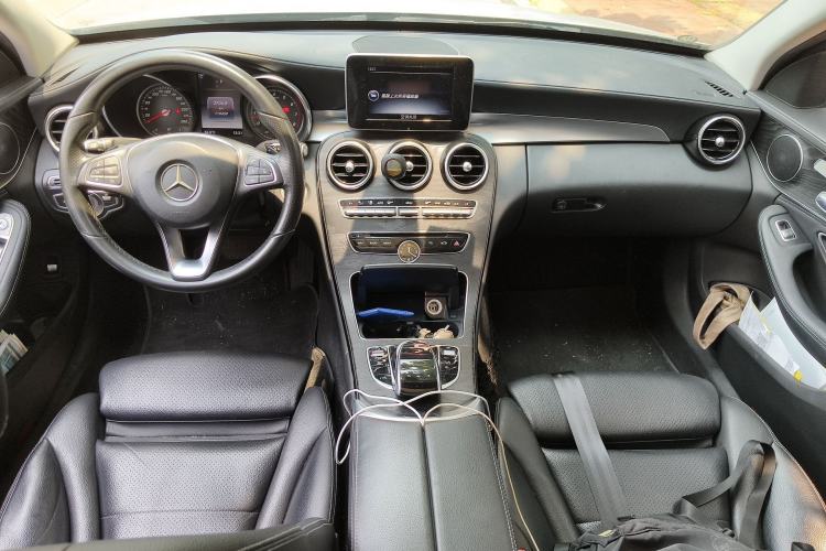 Used Mercedes-Benz C-Class 2017 Facelift C 200 L Sport Edition Center Console