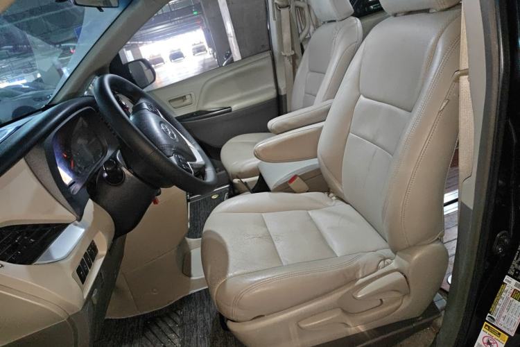 Used Toyota SIENNA 2015 3.5L Two-Wheel Drive LE