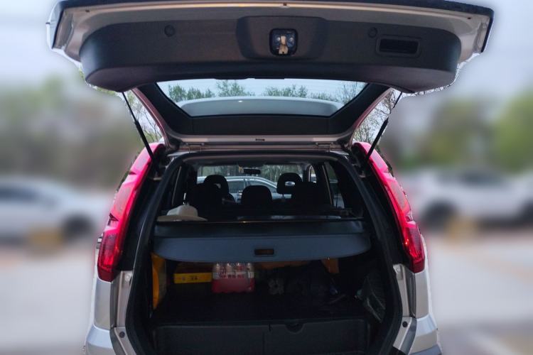 Used Dongfeng Fengdu MX6 2015 2.0L CVT Two-Wheel Drive Excellence Edition Trunk