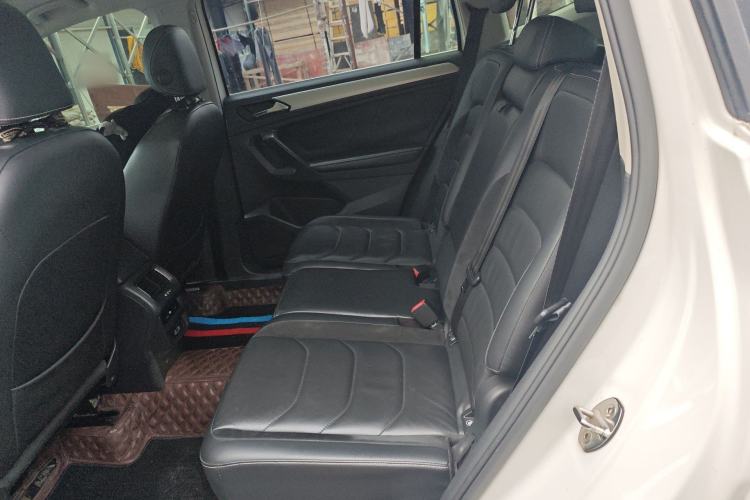 Used Volkswagen Tiguan L 2017 330TSI Automatic Two-Wheel Drive Luxury Edition Left Rear Seat