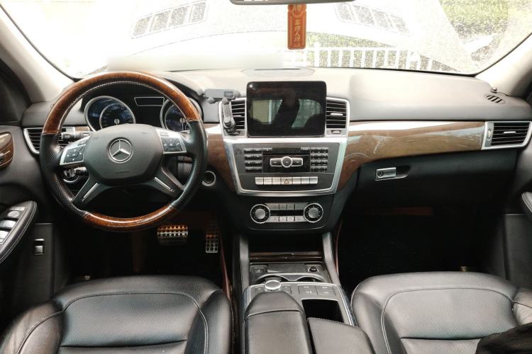 Used Mercedes-Benz M-Class 2014 ML 350 CDI 4MATIC Center Console