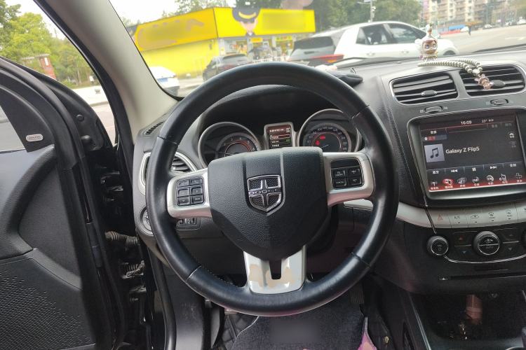 Used Dodge Journey 2013 2.4L Two-Wheel Drive Luxury Version