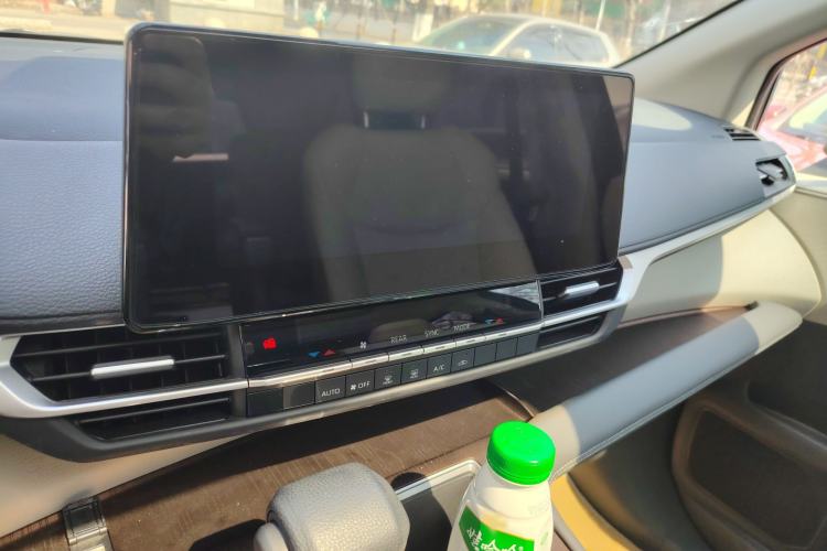 Used Toyota SIENNA 2024 2.5L Hybrid Comfort Edition Interior 3