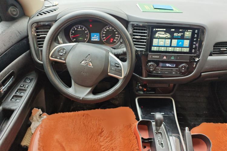 Used Mitsubishi Outlander 2021 2.0L Two-Wheel Drive Comfort Edition 5 Seats Steering Wheel