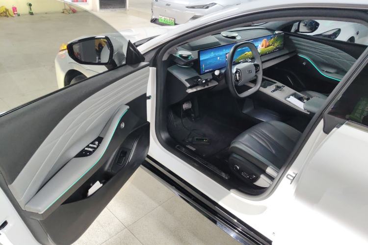 Used Geely Galaxy E8 2024 665 km Range Rear-Drive Starship Long-Range Version