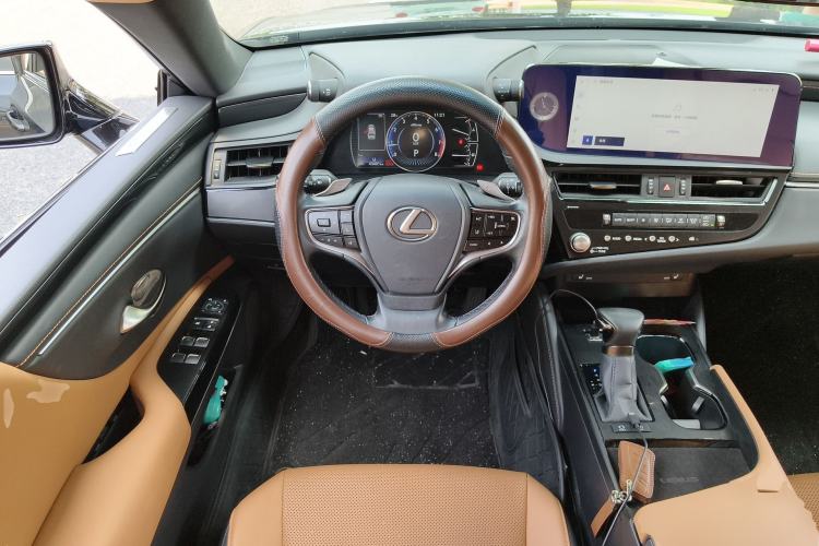 Used Lexus ES 2023 200 Excellence Edition
