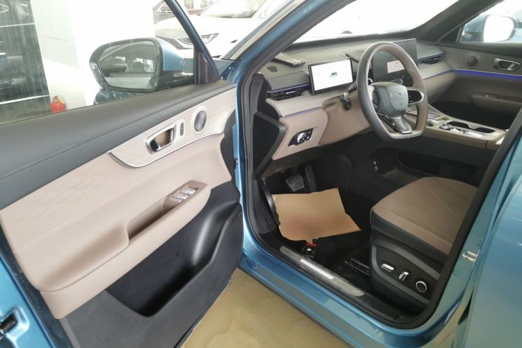 Used Chery Tiggo 8 PLUS C-DM 2025 1.5T 116 km Prestige Version 5 Seats