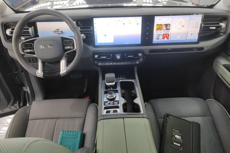 Used BAIC Off-Road BJ40 2024 2.0T All-New Urban Hunter Edition Ultimate Version
