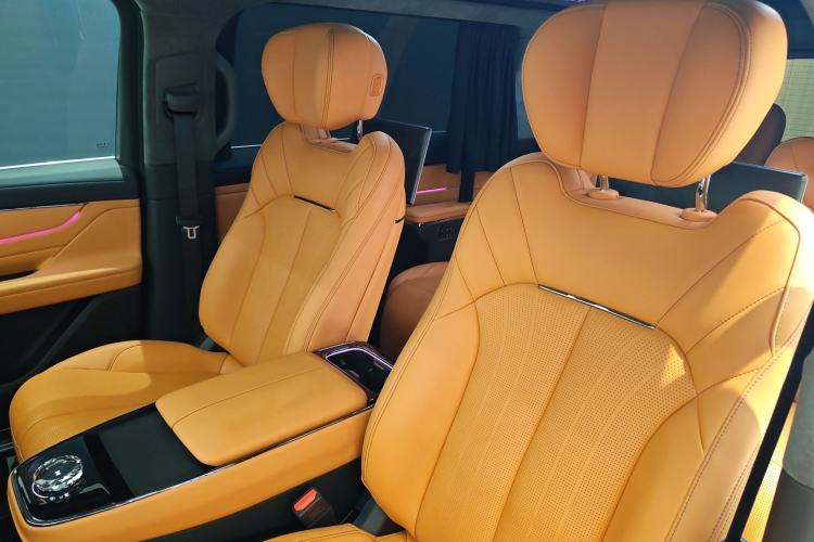 Used Geely Galaxy LEVC L380 2024 140-Degree 6-Seater All-Wheel-Drive Ultra