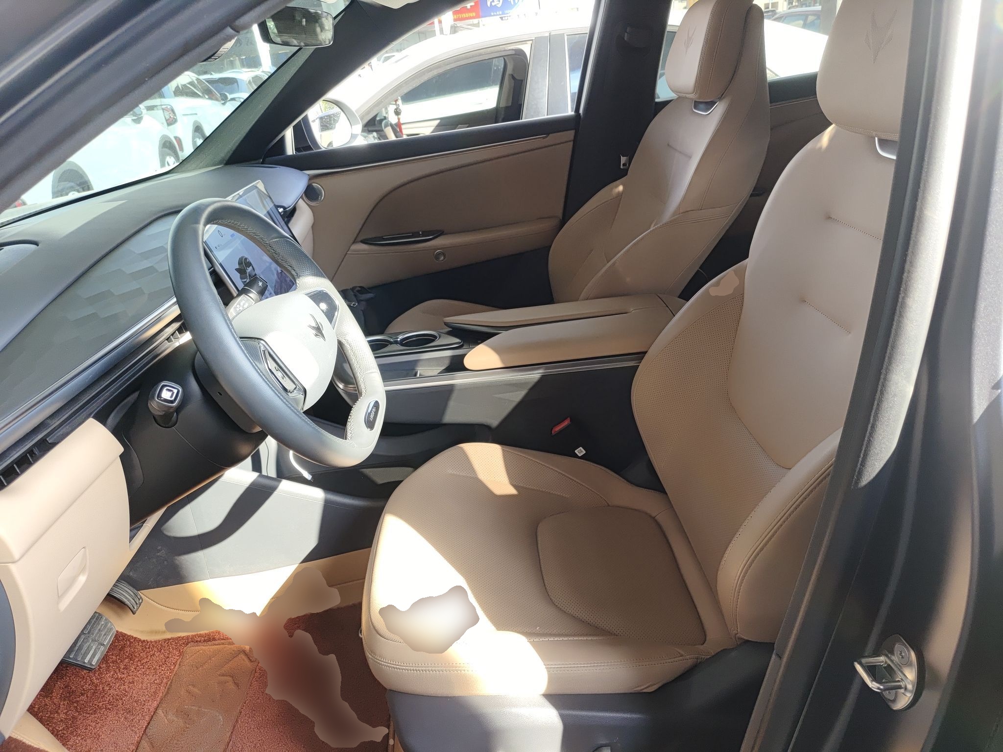 المقاعد الأمامية داخل السيارة