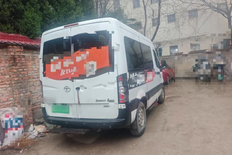 Used JAC Sunray 2017 2.0T Short-Wheelbase Mid-Roof StarTourer Light Commercial Van