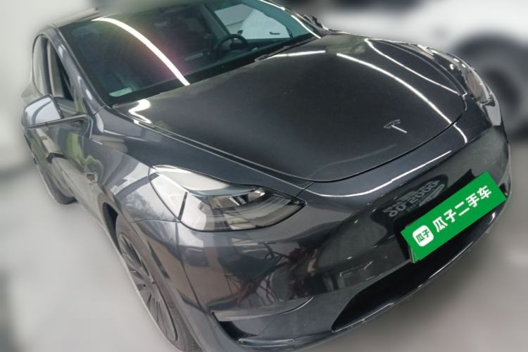 Used Tesla Model Y 2024 Long-Range All-Wheel-Drive Version Front Right 45 Deg