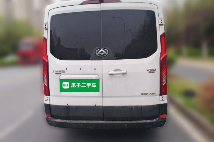 Used SAIC MAXUS Xintu V90 2022 2.0T AMT Yunjie Front-Wheel-Drive Short Wheelbase Mid-Roof Design with Single Rear Tire and 6 Seats