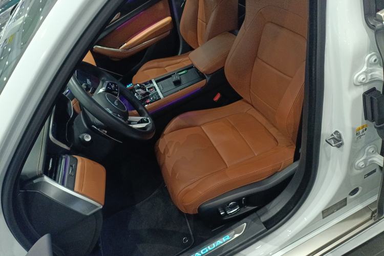 Used Jaguar XFL 2024 2.0T P300 Four-Wheel Drive Flagship Sport Gold Edition
