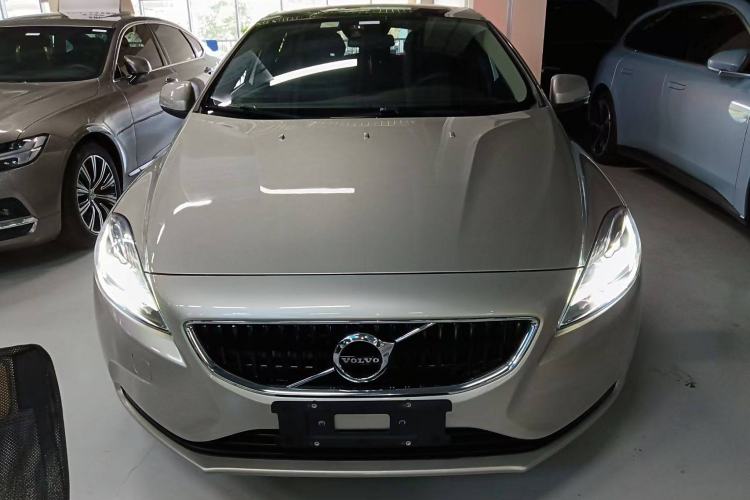 Used Volvo V40 2018 T3 Zhiyi Edition
