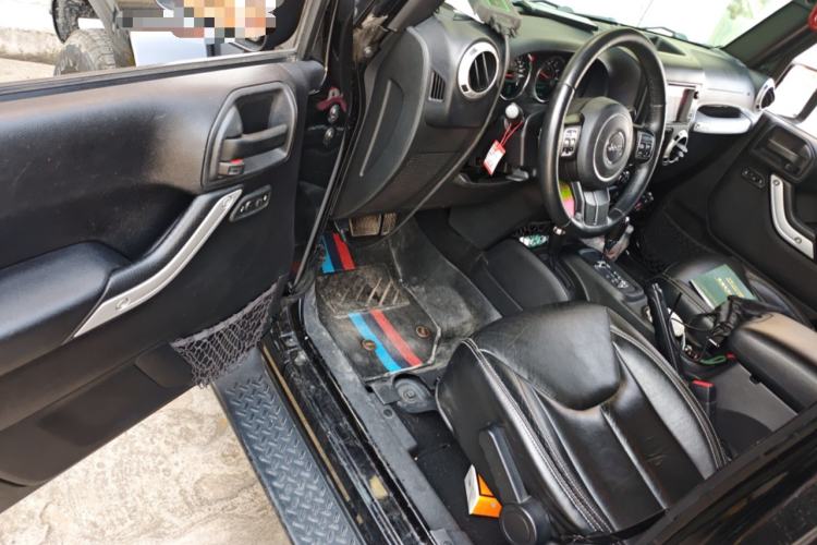 Used Jeep Wrangler 2015 3.0L Sahara Four-Door Comfort Edition Driver Seat